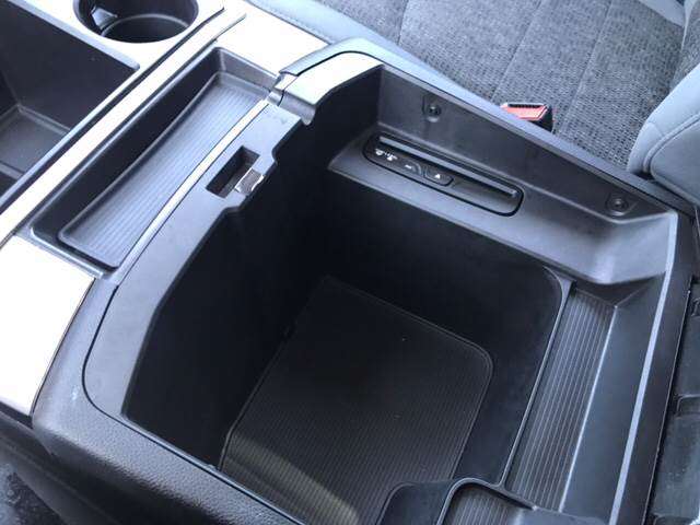 2015 RAM Ram Pickup 1500 4x4 SLT 4dr Crew Cab 5.5 ft. SB Pickup